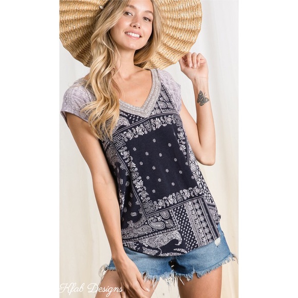 ❤️LAST 1! V Neck Paisley Cap Sleeve Raw Edge Top! - Picture 2 of 10